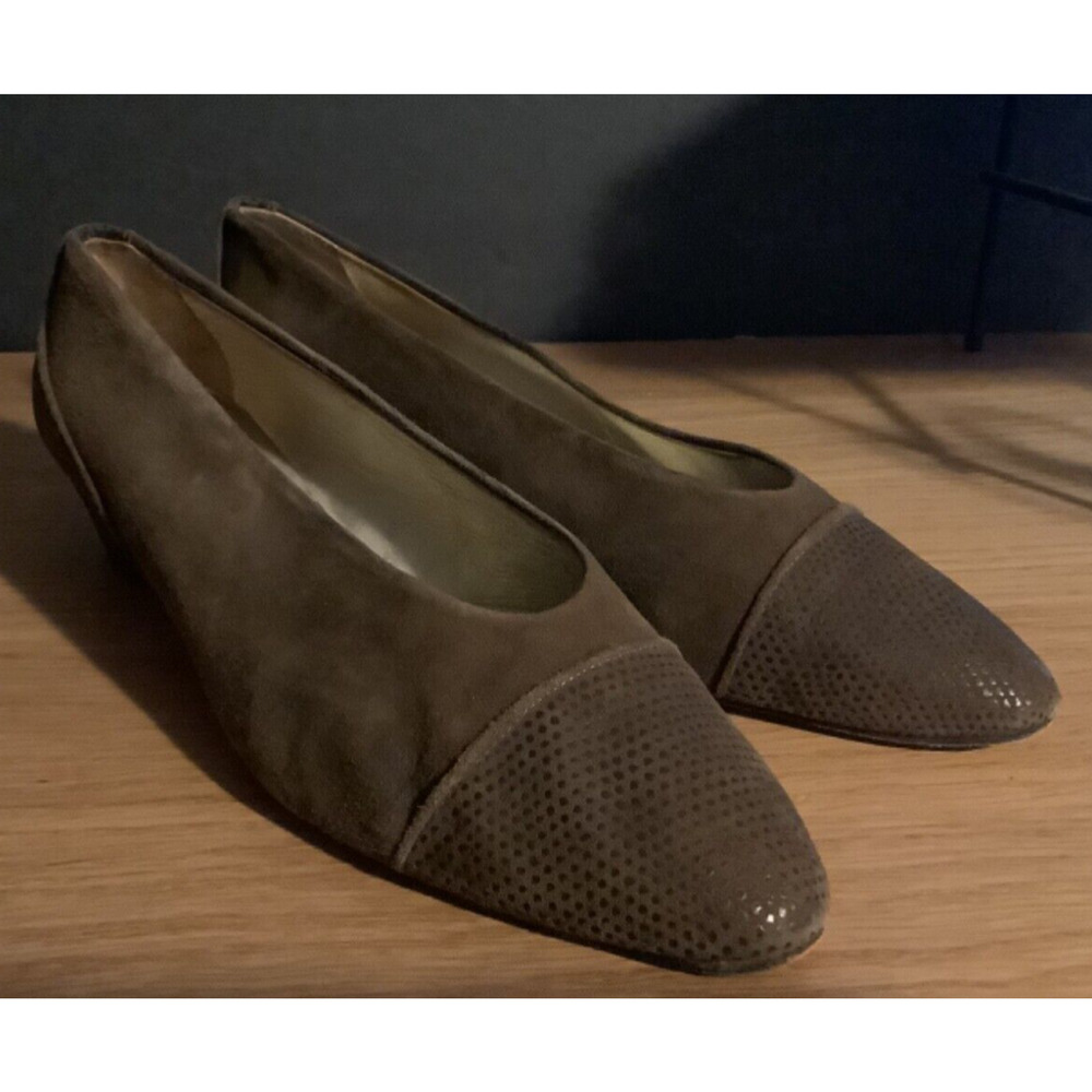 Joan & David Pumps Heels Brown Suede 8.5 B Low Heel Sculptural Hand Made Italy